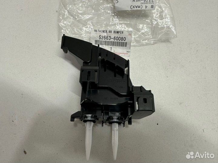 Кронштейн фонаря задний левый Lexus Lx 570