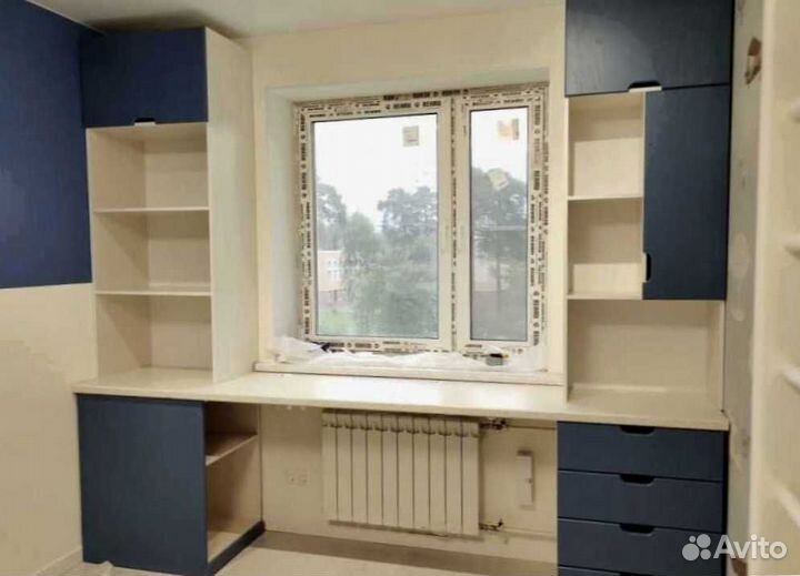 Рабочая зона в углу у окна