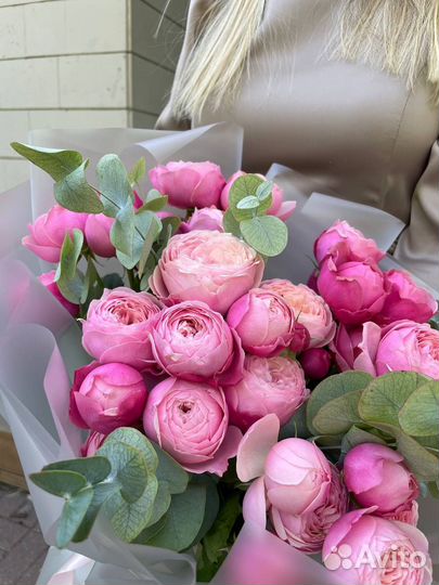 Букет цветов пионовидные розы