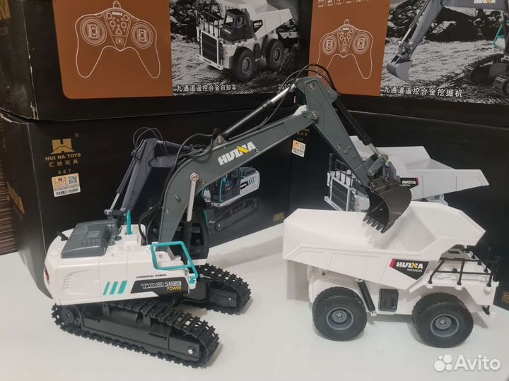 Экскаватор, самосвал на пульте управления