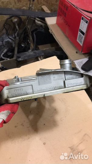 Клапанная крышка левая Audi Q7 4.2 FSI BAR