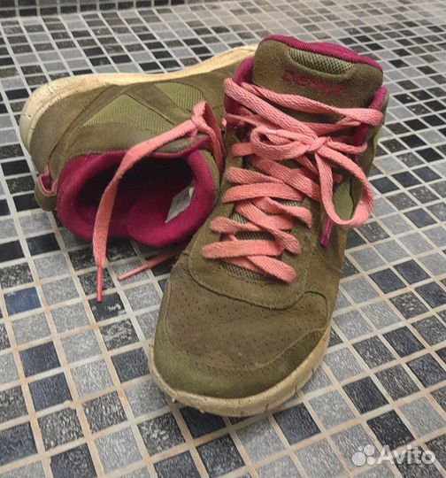 Обувь 35 раз.(зелёные) 36 раз.(фиолетовые )