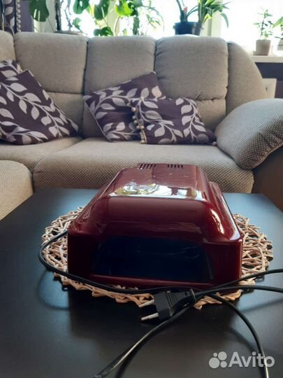 Лампа для сушки ногтей