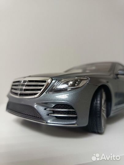 Модель автомобиля1:18 Mercedes-Benz S W222