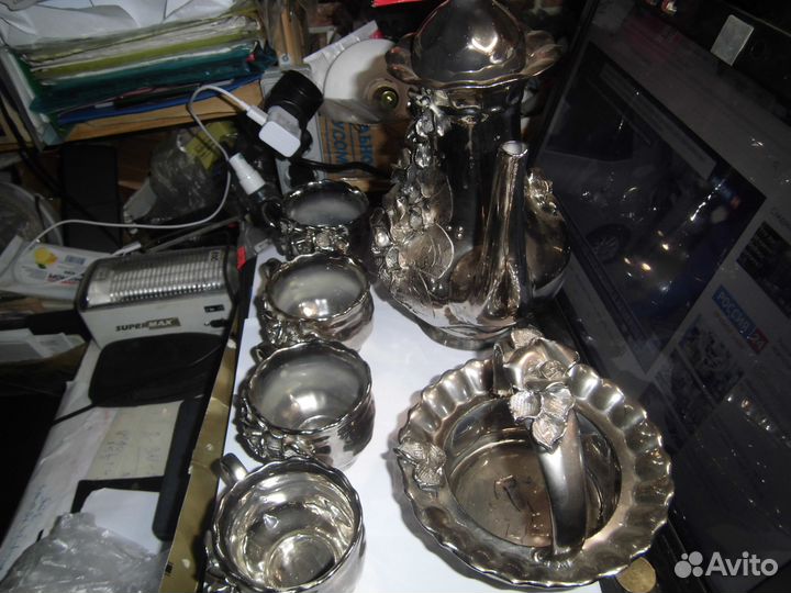 Новый красивый чайный сервиз