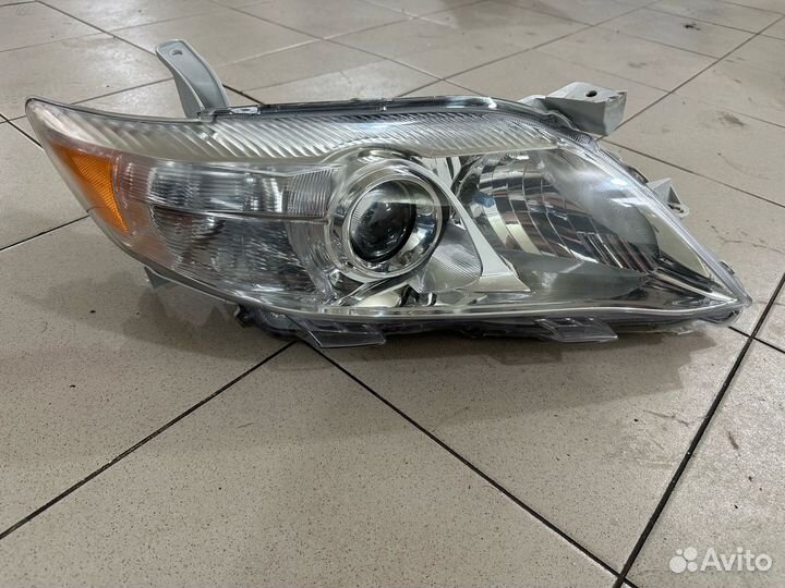 Правая фара Toyota Camry 40 рестайл галоген 9241
