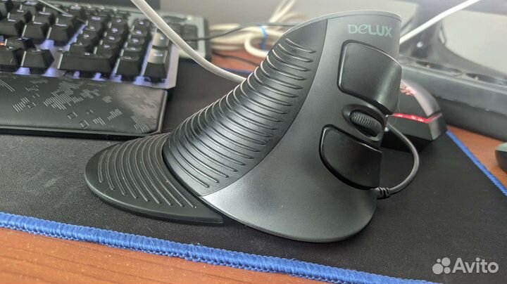 Мышь Delux вертикальная