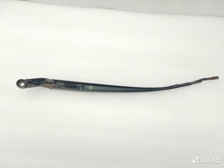 Поводок стеклоочистителя правый Toyota Corolla