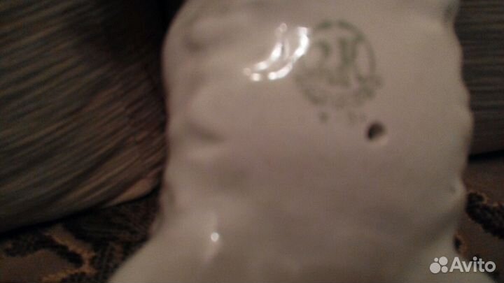 Статуэтка фарфоровая козлёнок