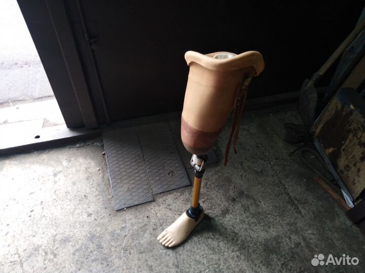 Протез левой ноги