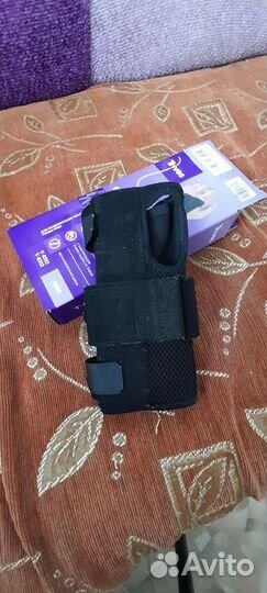 Бандаж на лучезапястный сустав правый
