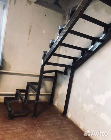 Металлокаркас Забежной Лестницы в Дом