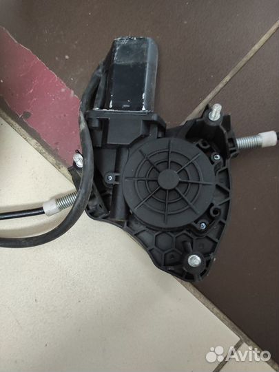 Стеклоподъёмник LADA Granta передний левый