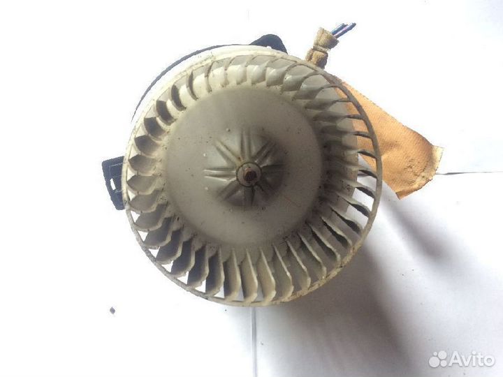 Мотор отопителя салона (Моторчик печки) Toyota Ist
