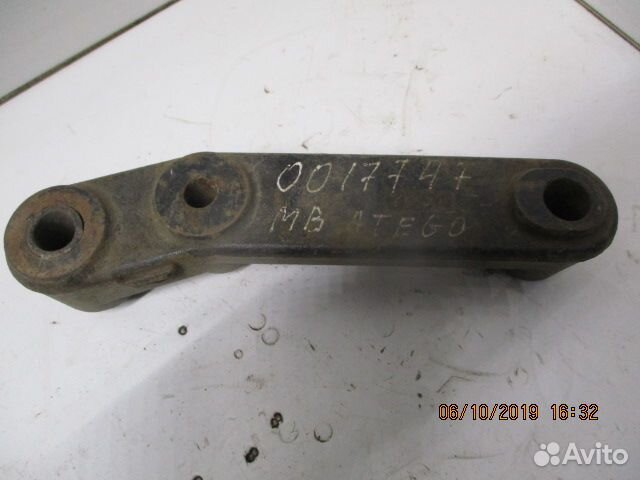 Кронштейн кабины передний левый Mercedes-Benz A970