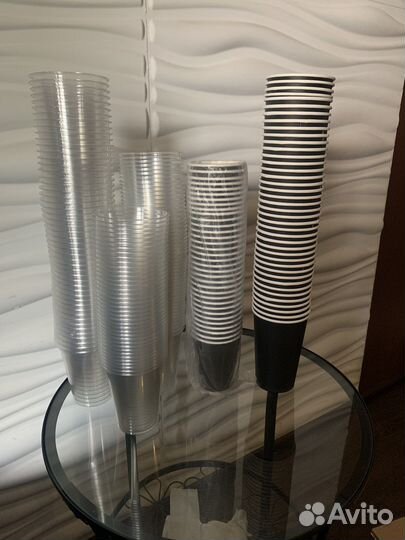 Бумажные и пластиковые стаканы с крышками