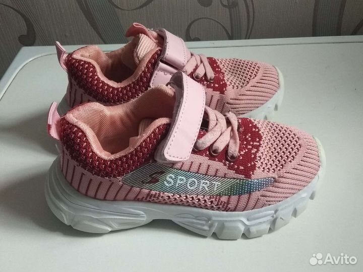 Кроссовки для девочки