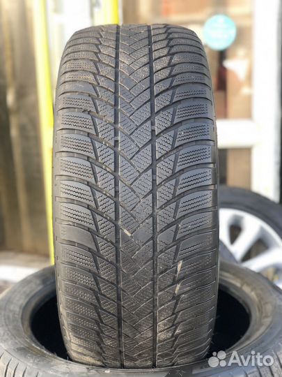 Bridgestone Blizzak LM-001 285/45 R21 113V
