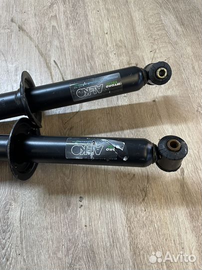 Задние амортизаторы VW Golf 1 Mk1