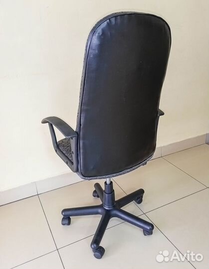 Компьютерное кресло 