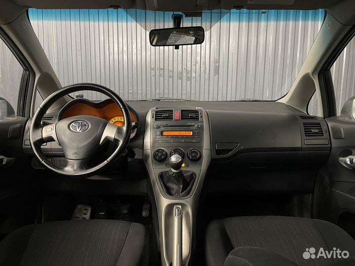 Toyota Auris 1.3 МТ, 2009, 130 330 км