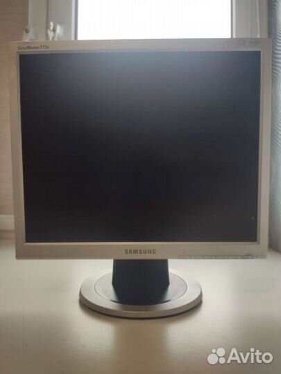 Монитор Samsung syncmaster