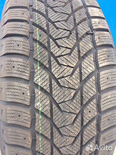 Tri Ace Snow White II 255/45 R20