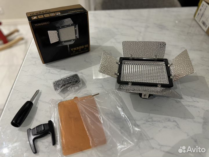 Прожектор светодиодный yongnu YN-300 III