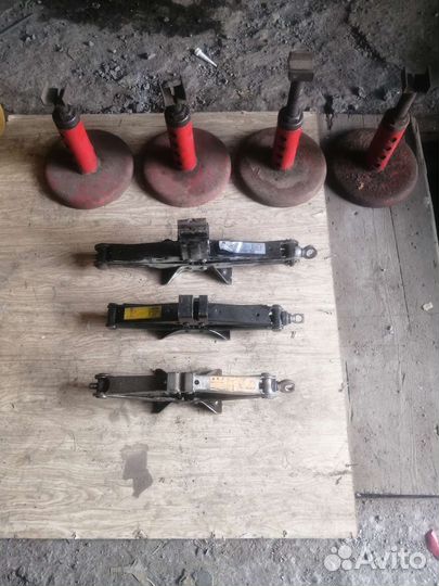 Домкрат механический винтовой