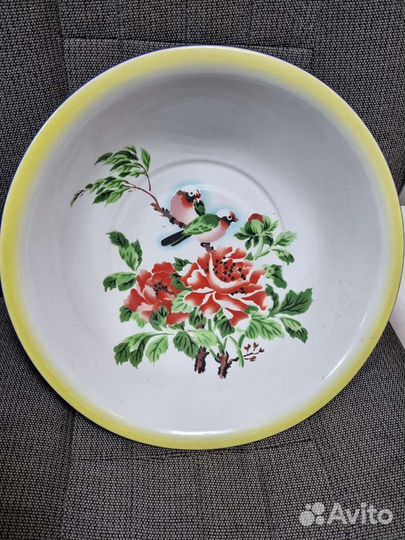 Эмалированный таз с рисунком 50-х годов времен