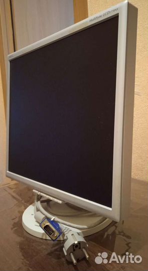 Монитор NEC работает