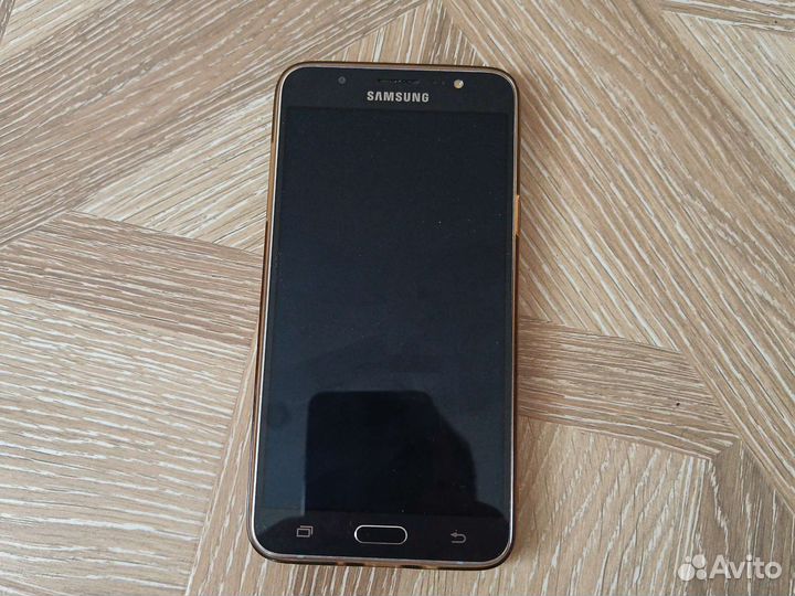 Телефон Samsung galaxy j7