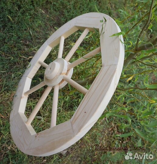 Колесо деревянное декоративное