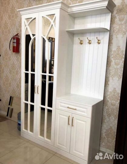 Очень красивый шкаф в прихожую Барокко