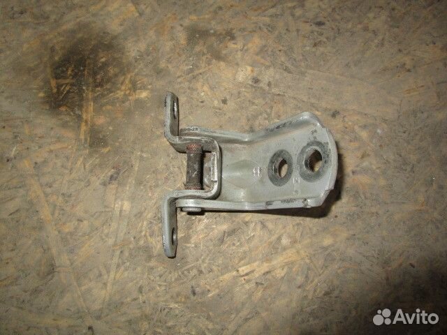 Петля двери передней левой верхняя Nissan Tiida (C