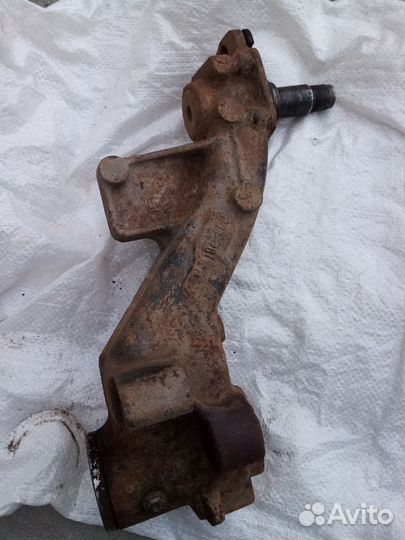 Рычаг задний правый Peugeot 206