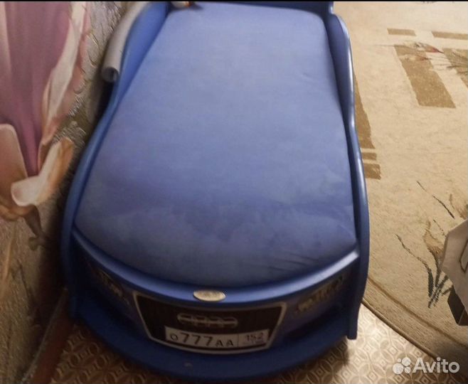 Детская кровать машина