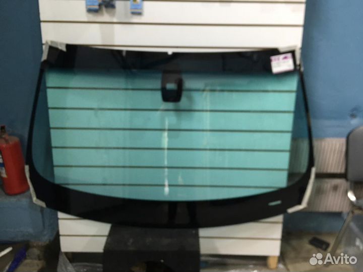 Лобовое стекло на Бмв Е90 e90