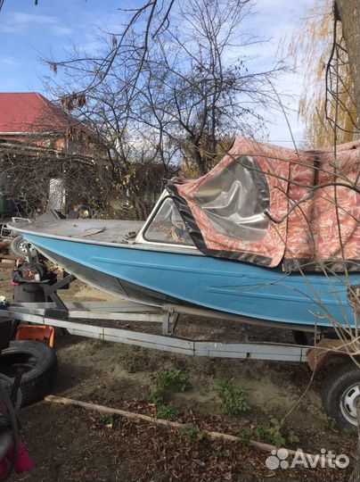 Лодка днепр с мотором