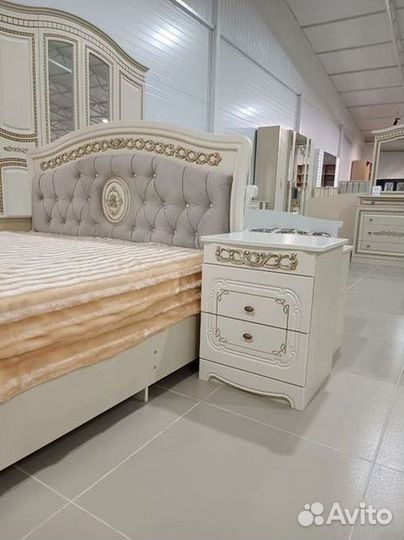 Спальный гарнитур Азалия