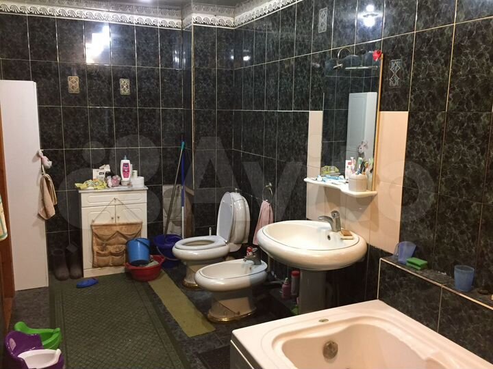 3-к. квартира, 131 м², 1/6 эт.