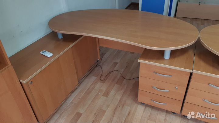Стол офисный с тумбой