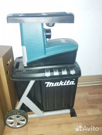 Садовый измельчитель Makita UD2500