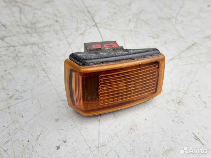 Повторитель поворотника в крыло правый Volvo 850