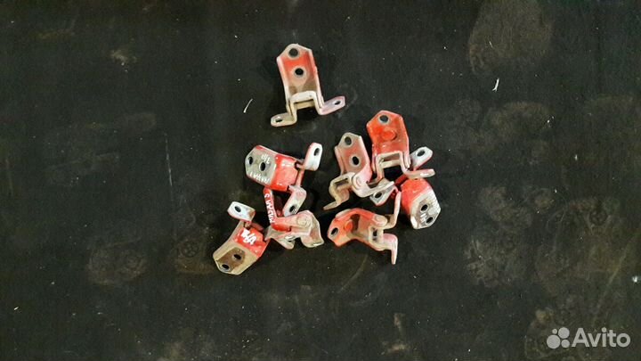 Петля двери передняя задняя левая праваяМазда 3 бк