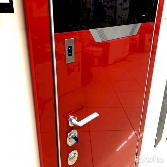 Входная дверь со Склада
