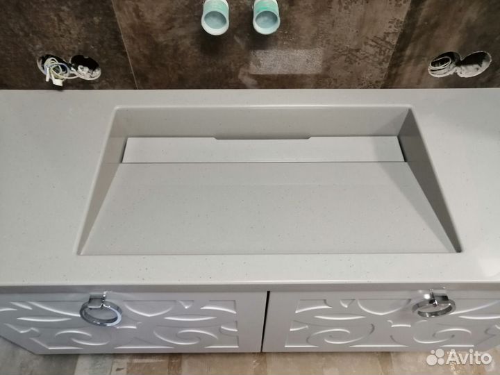 Столешница из камня для ванной комнаты