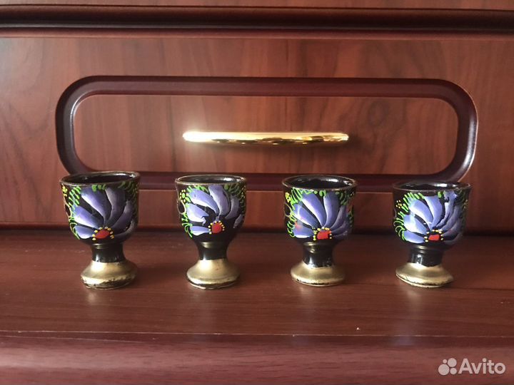 Графин, кувшин с рюмками