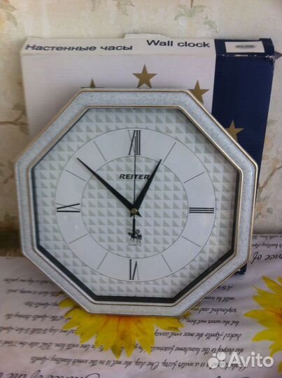 Часы настенные новые в упаковке