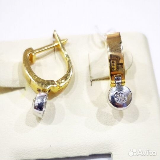 Золотые серьги с бриллиантом